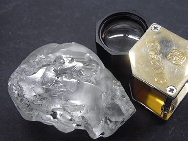 Large diamonds of the world - 442 carat Type II diamond from Letšeng Mine. 