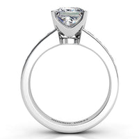 Side view of Albany ring in white gold or platinum