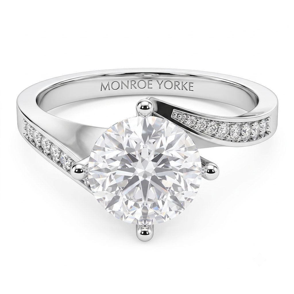 Arbella in white gold, close view of the centre setting