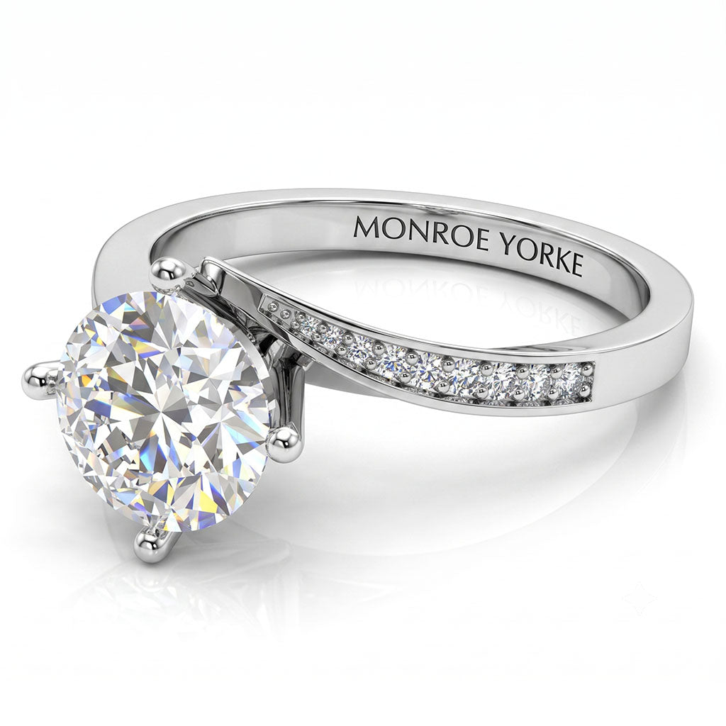 Arbella in white gold, profile view of the band