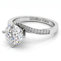 Arbella in white gold, profile view of the band