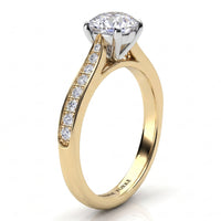 Denver yellow gold engagement ring, side view of the round brilliant centre diamond and the tapered diamond set band.