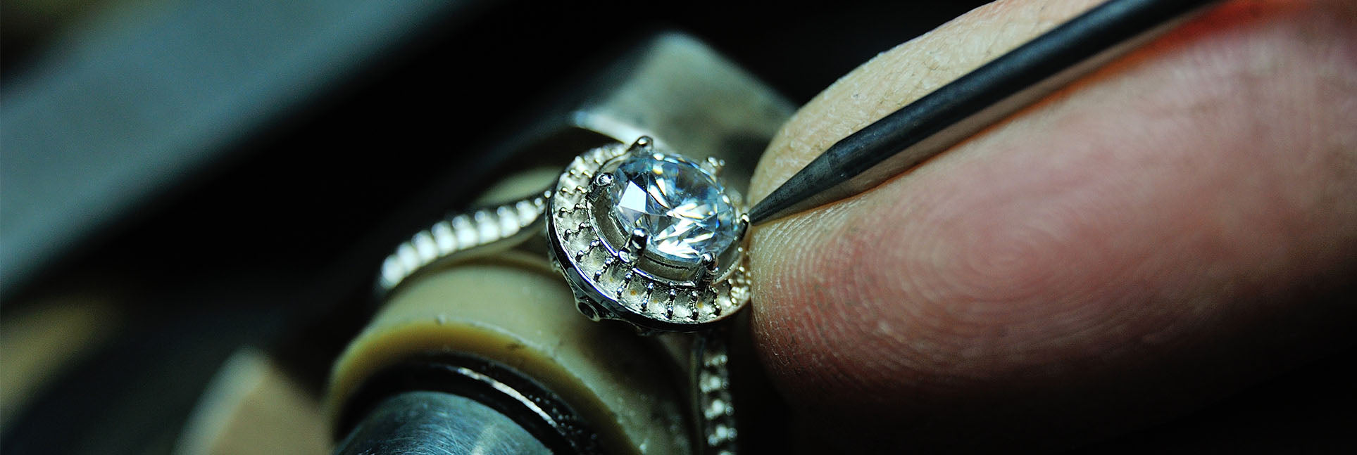 link to diamond and jewellery education section 