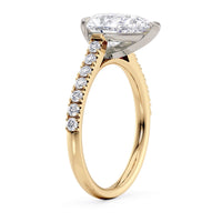 Karly in yellow gold, close view of the three claw pear setting