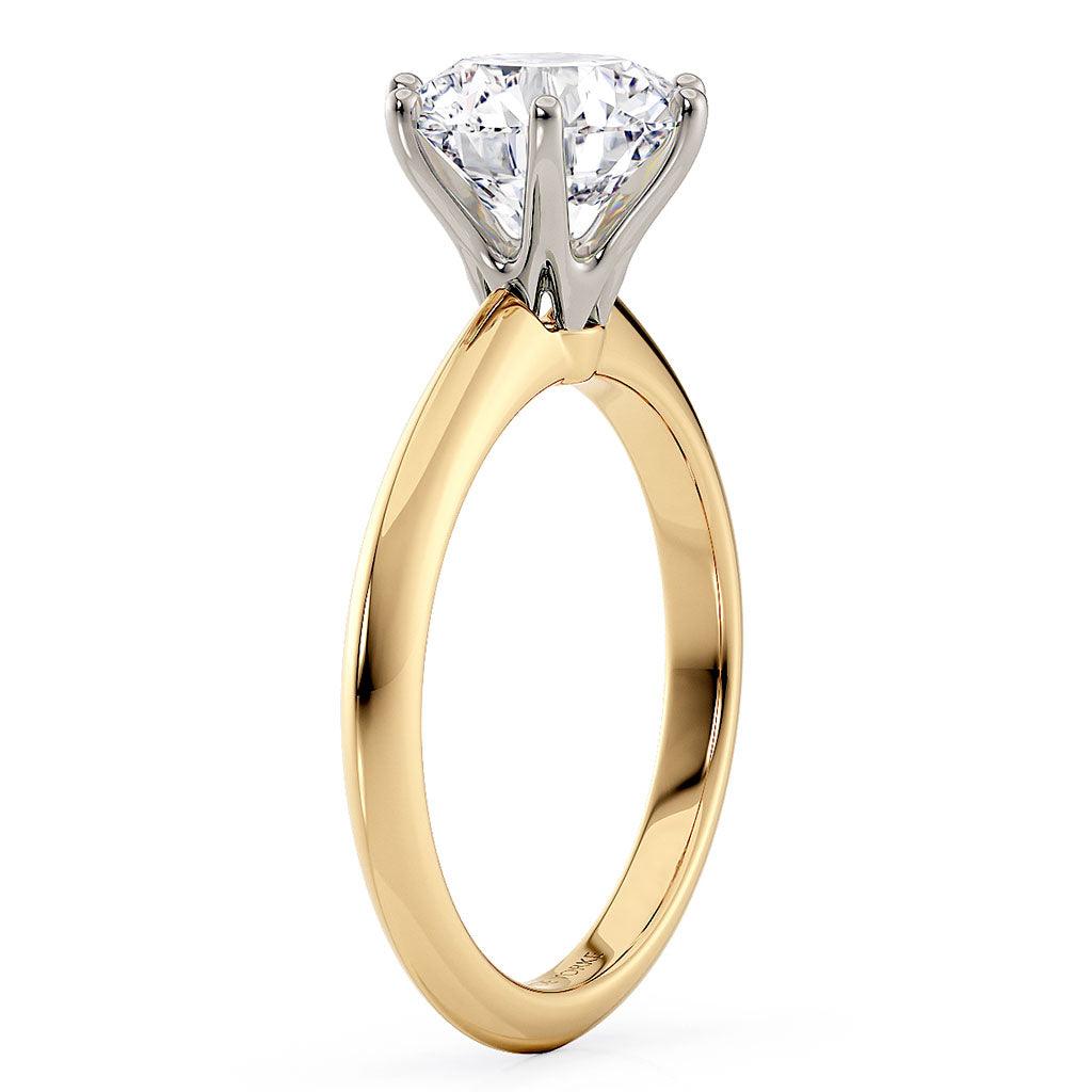 Love in yellow gold, side view of the six claw setting