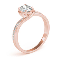 Nala in rose gold, side view of the four claw oval setting