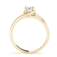 Nala in yellow gold, angled view of the swirled shoulders