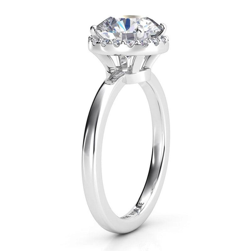 Alexa platinum: side view showing the beautiful halo setting. 