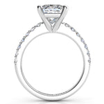 Lutece platinum: side view showing the elegant centre setting. 