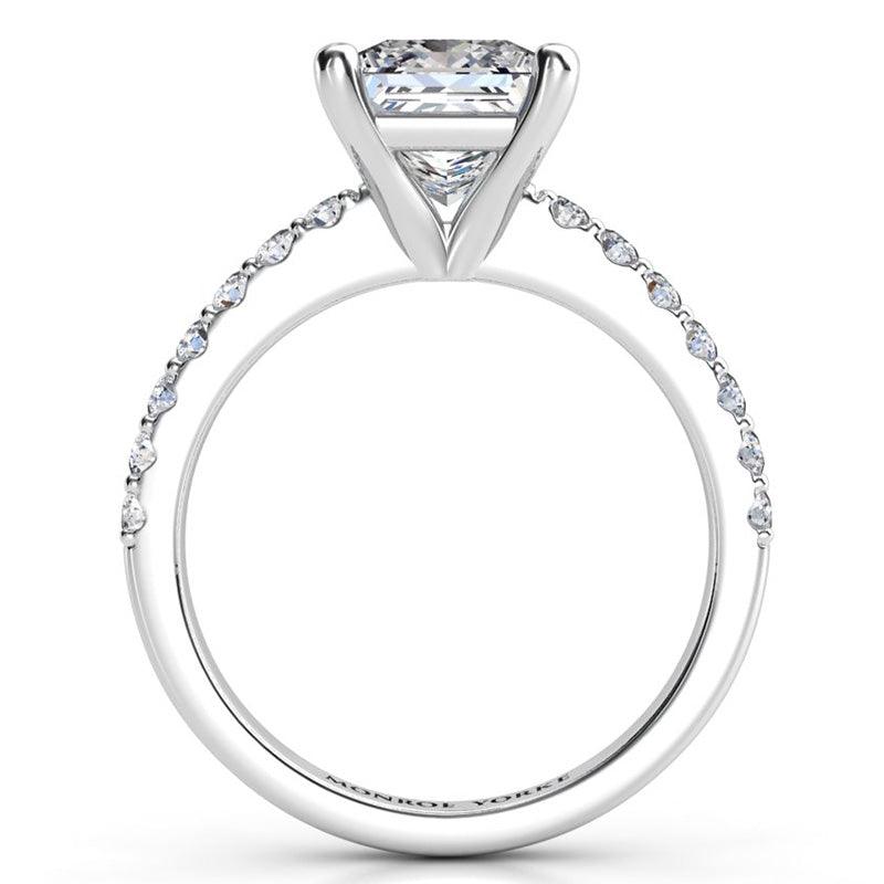 Lutece platinum: side view showing the elegant centre setting. 